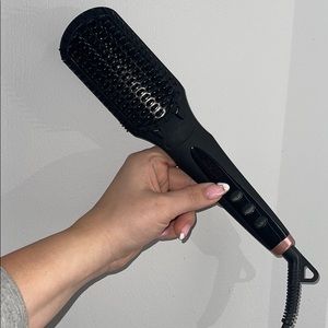 Amika Straightening Brush